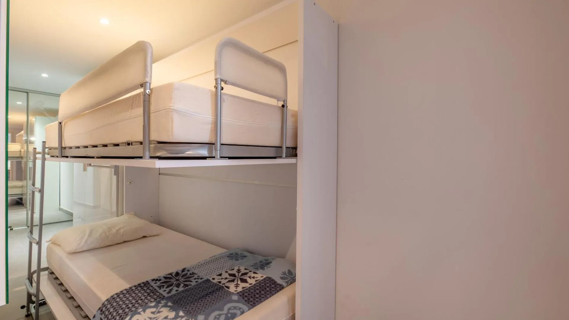 Coeur D'Azur - Apt Climatise - 1Km Plage Saint-Raphael  Apartment Saint-Raphael (Var)